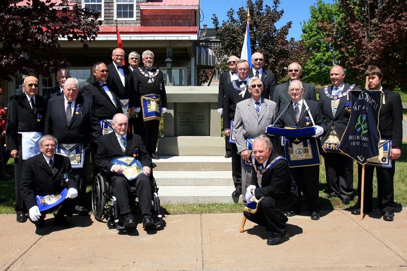 New Caledonia Members at Monument